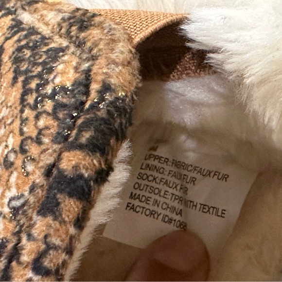 NWOT Steve Maddens Slippers size 9 - Picture 2 of 6